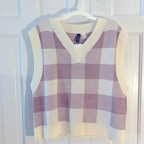 NWT H & M Lightweight (Light Purple and Off-White) Sleeveless Vest. Size: Small. - Picture 14 of 14